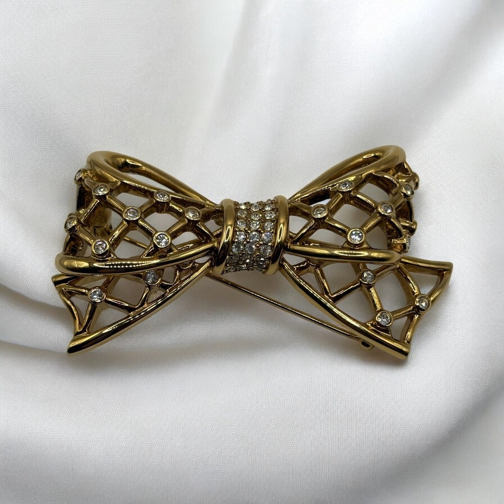 Swan Signed SWAROVSKI Open Bow Brooch Pin Icy Clear Crystals‎ Gold Tone Ribbon